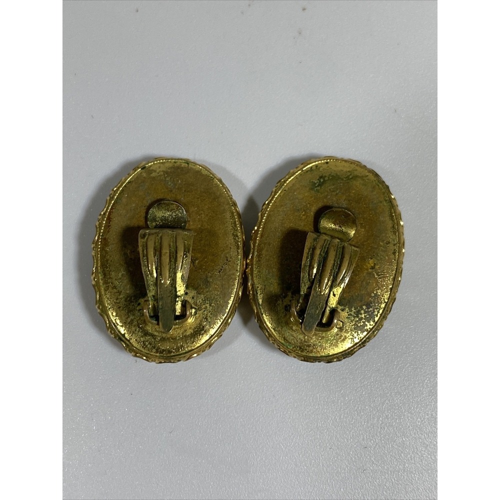Vintage West Germany Gold Tone Intaglio Amber Glass Thai Man Clip On Earrings - Picture 6 of 8